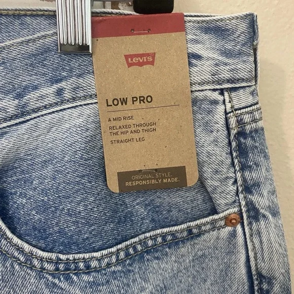 NWT LEVIS LOW PRO STRAIGHT size 33 (33x30.5) LIGHTWASH JEANS *J89 - Picture 5 of 8
